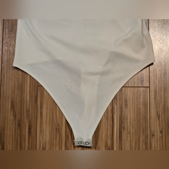NWOT American Eagle Cream Bodysuit - Picture 2 of 8